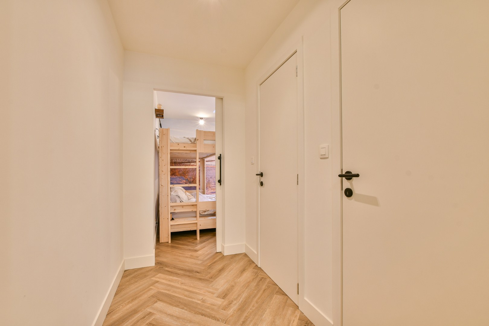 Volledig vernieuwd appartement te koop - achterkant zeedijk Wenduine! 