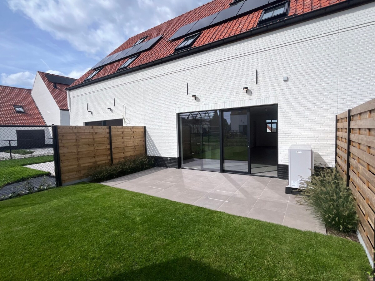 Nieuwbouwwoning in landelijke hoevestijl 
