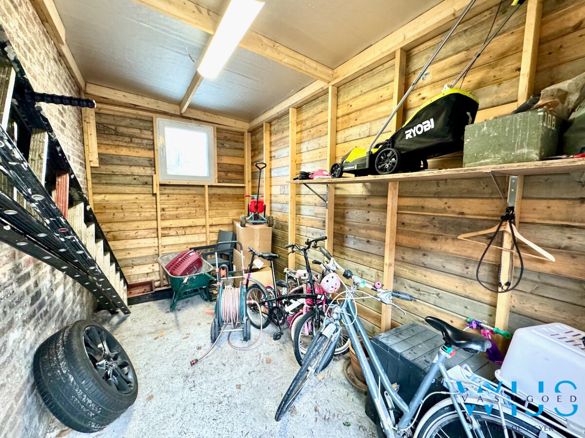 Instapklaar &amp; energiezuinig woonhuis met LOODS te Kluizen ! 