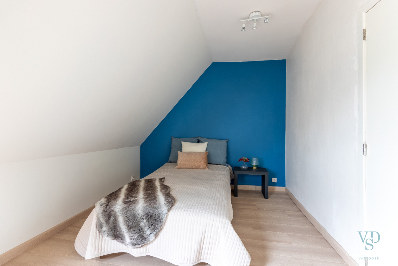 Authentiek landhuis met 5 ruime slaapkamers én gelijkvloers bureau. 