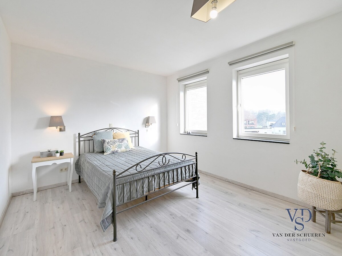 Recente pastorijwoning in hartje Dikkelvenne. 