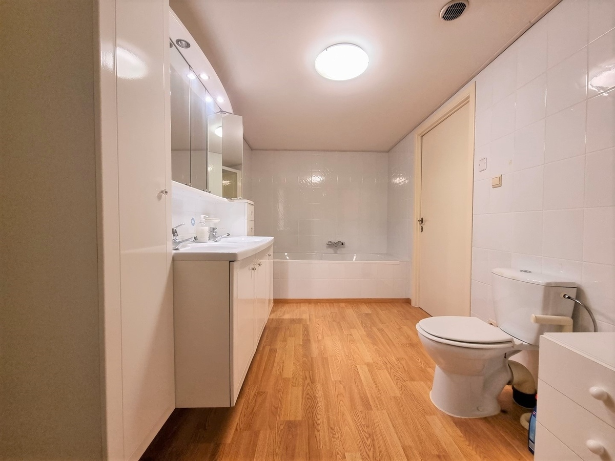 Centraal gelegen woning met grote garage en atelier - Zeebrugge 