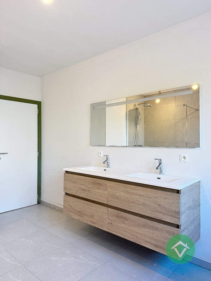 Volledig nieuwe woning met 4 slaapkamers en diepe tuin te Wijnendale 