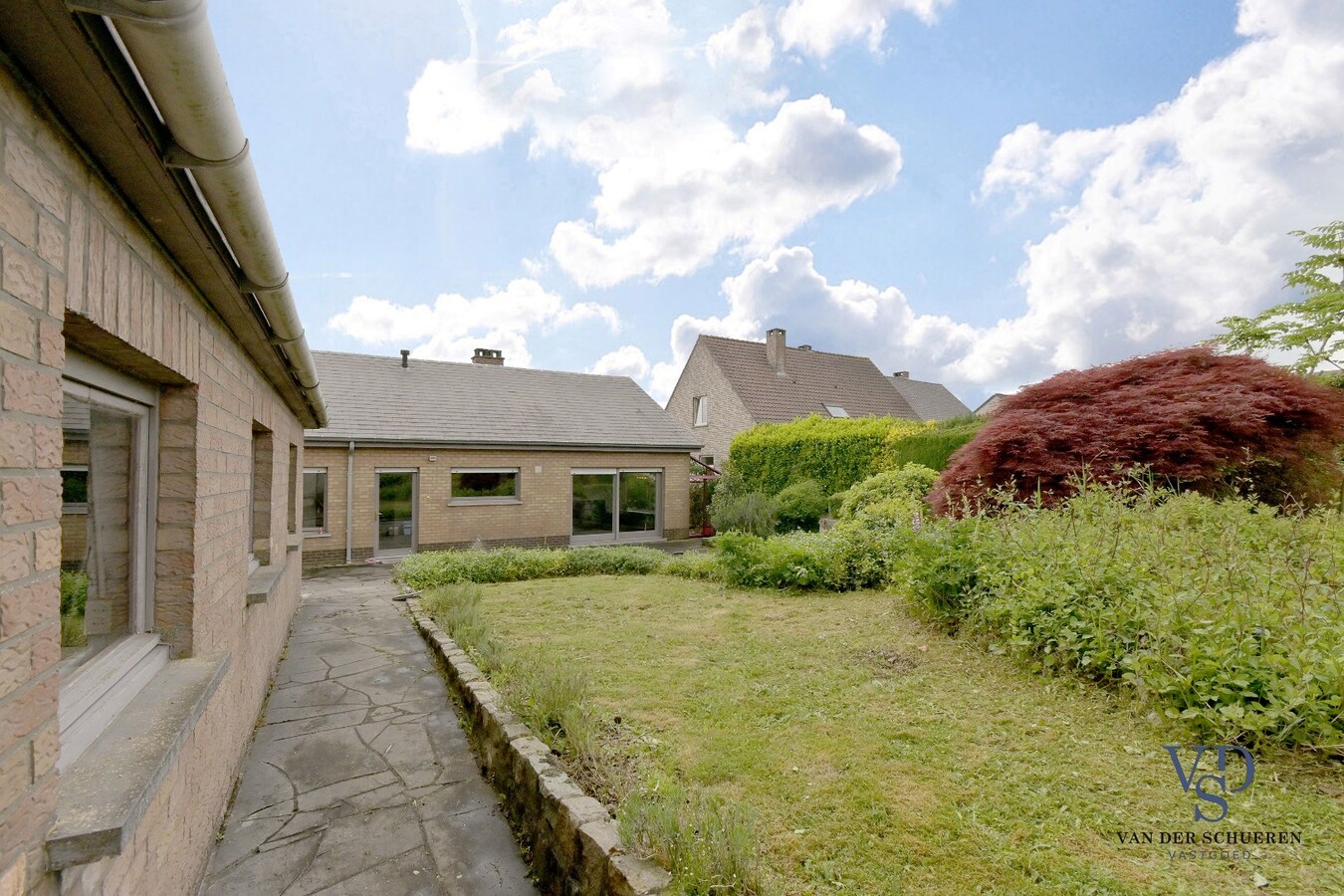Goedgelegen bungalowwoning te Moerbeke. 