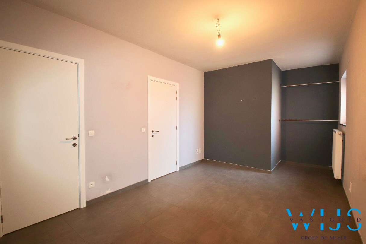 Energiezuinig GELIJKVLOERS app met garage te SLEIDINGE ! 