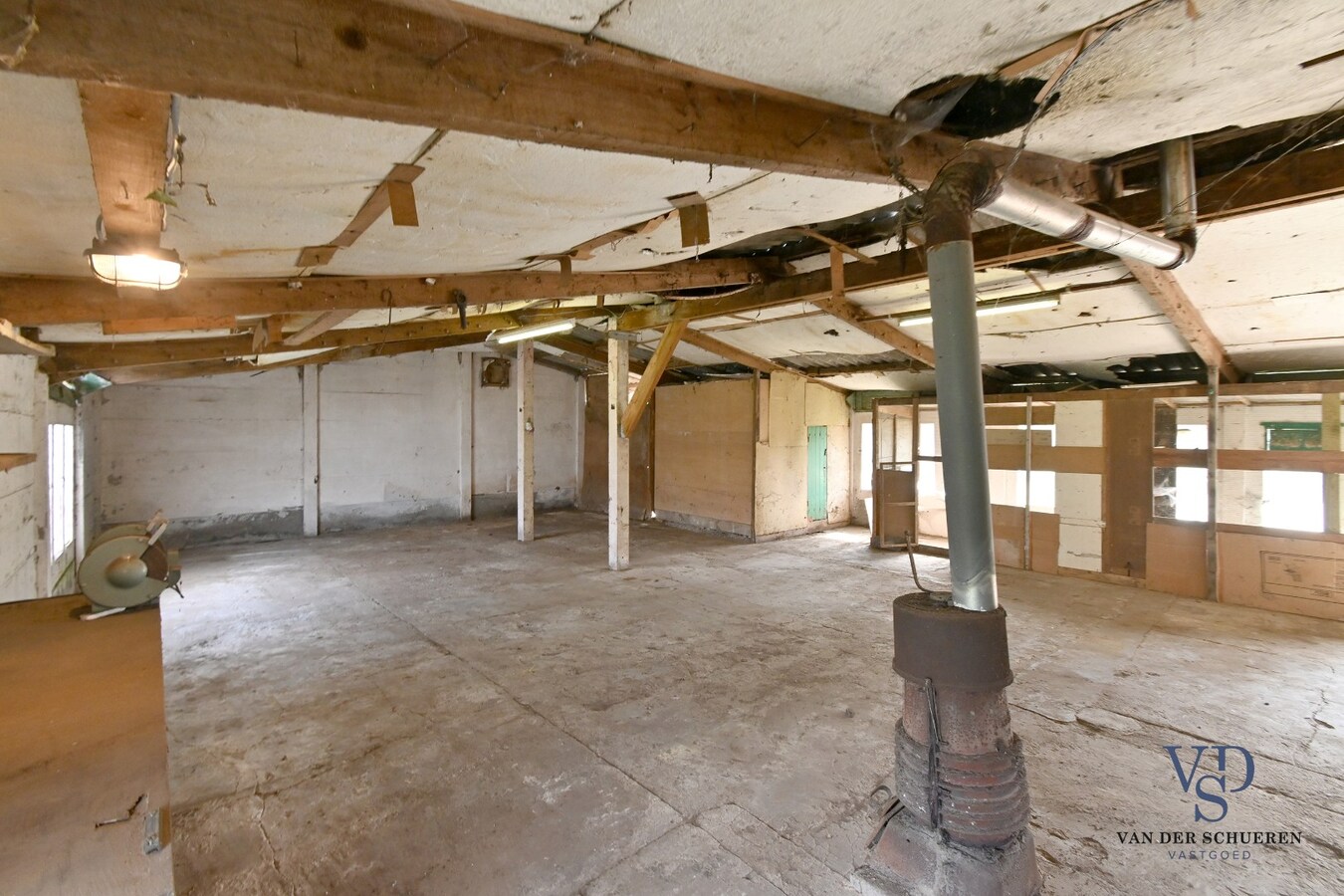 Te renoveren bungalow op een perceel van ca. 2.840 m² 