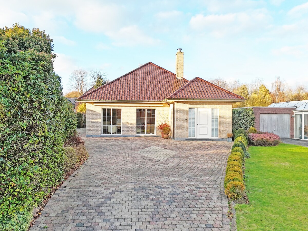 Prachtige laagbouwwoning op 10 are nabij centrum Zottegem 