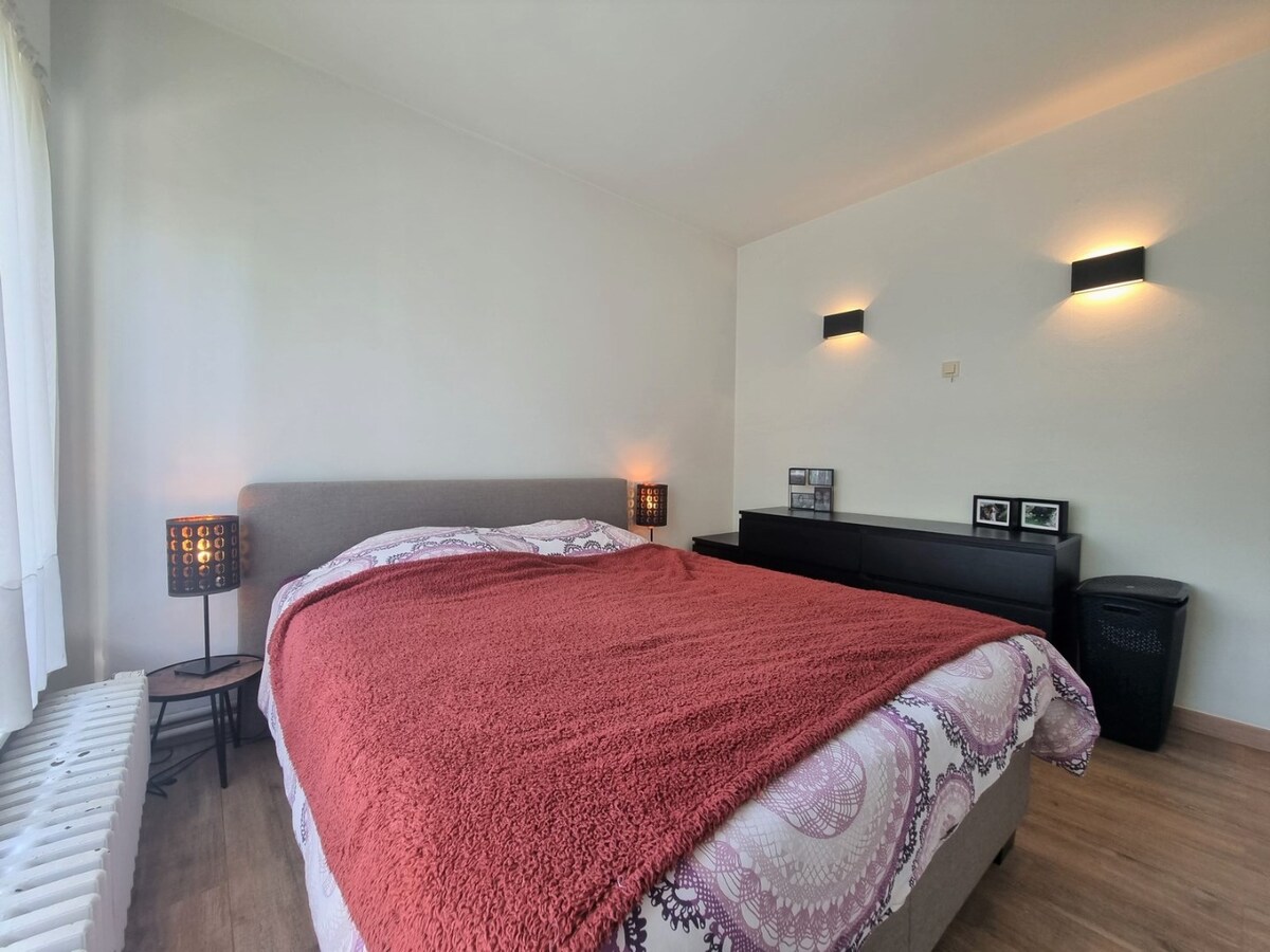 Hoekappartement met tuin en garage - Heist 