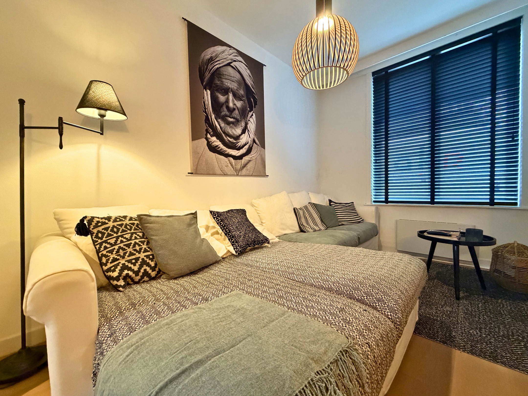 Instapklaar gelijkvloers-appartement met 2-slaapkamers centraal liggen tussen het Zoute en de Lippenslaan. 