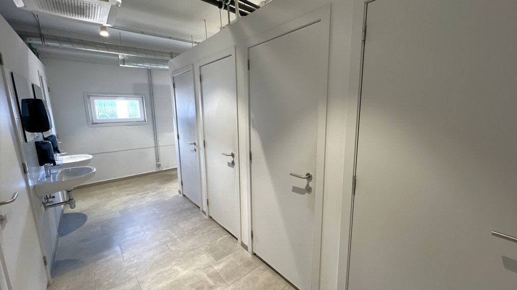 Opslagloodsen met buitenruimte te huur vlakbij afrit E17 in Sint-Niklaas