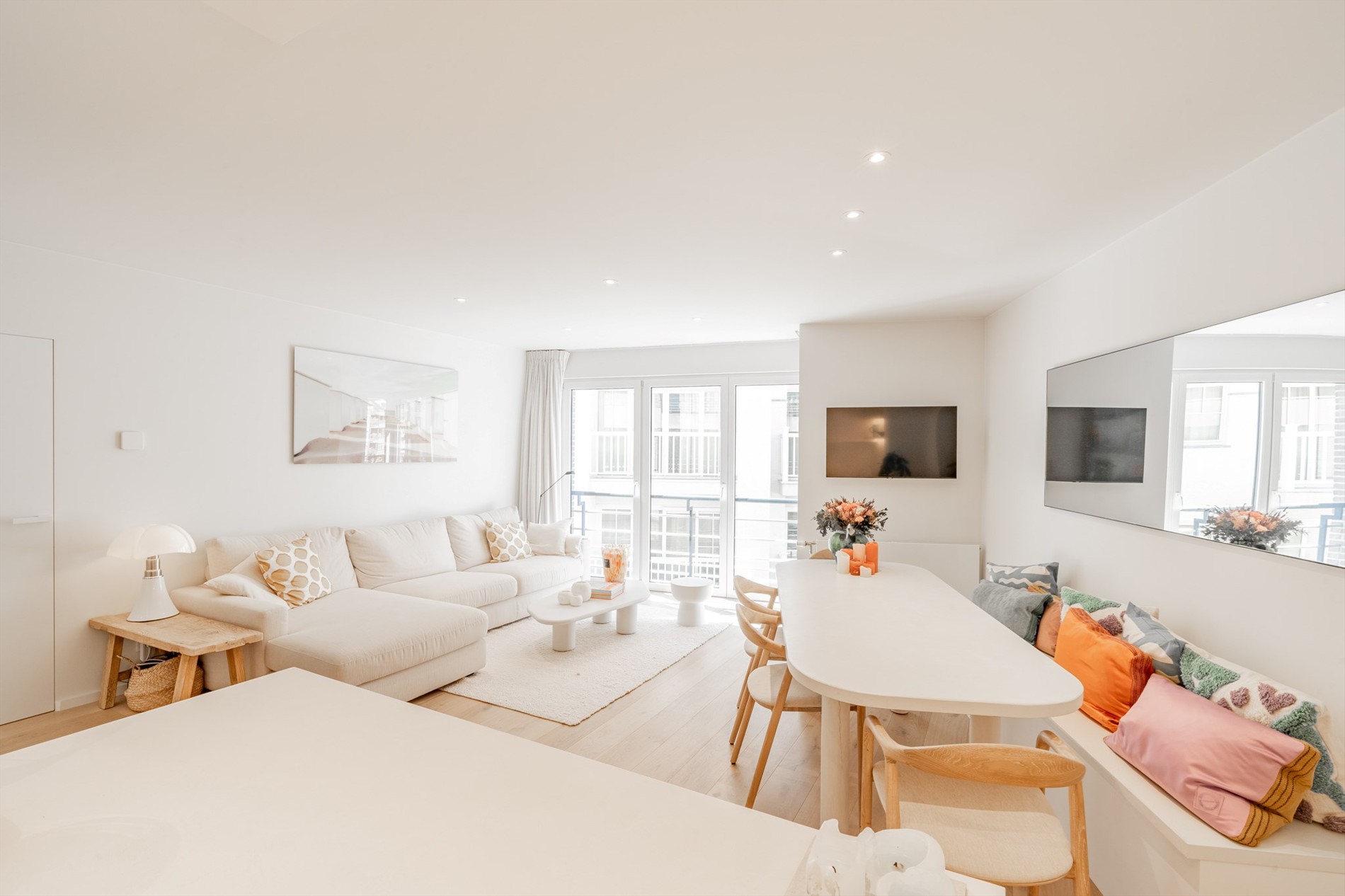 Magnifique appartement d'une chambre récemment rénové, situé au centre dans une rue calme adjacente à la Zoutelaan à Knokke. 
