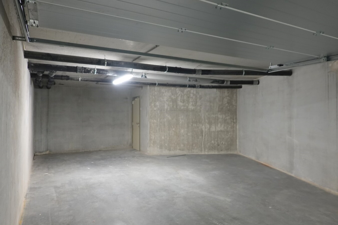 Recent nieuwbouwappartement (2023) met dubbele garage 