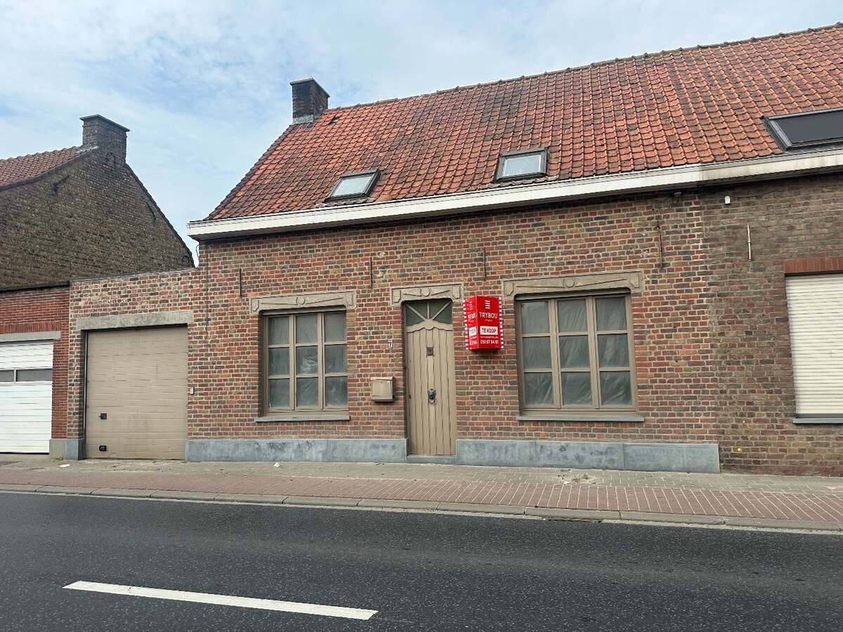 Te renoveren woning op een ruim perceel van 834 m² 