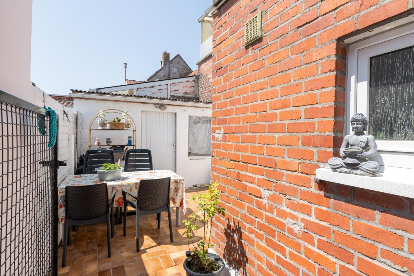 Centrale rijwoning met drie slaapkamers en terras in hartje Roeselare 