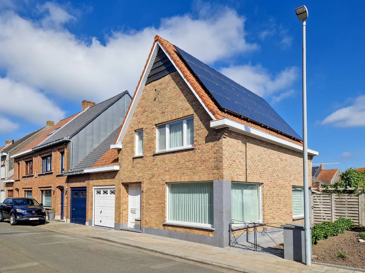 Instapklare, uitstekend onderhouden woning in hartje Oudenburg.