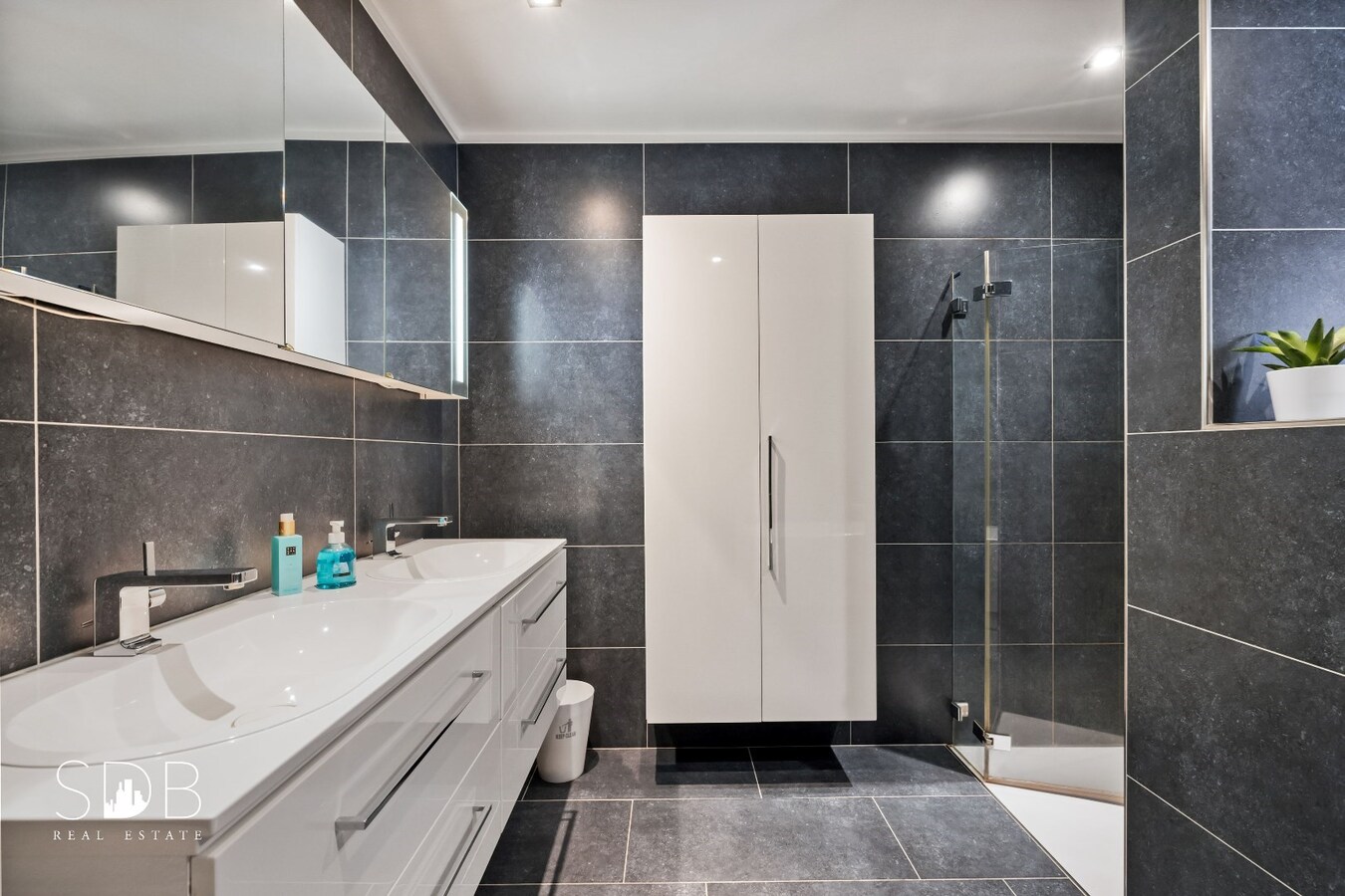 Hedendaagse woning inclusief paardenaccommodatie en graslanden op 4,22ha 