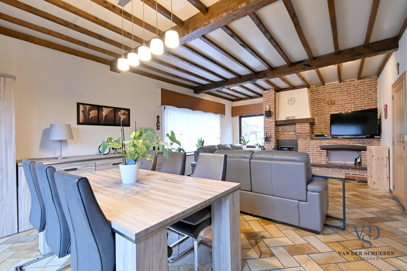 Degelijke bungalowwoning met garage 