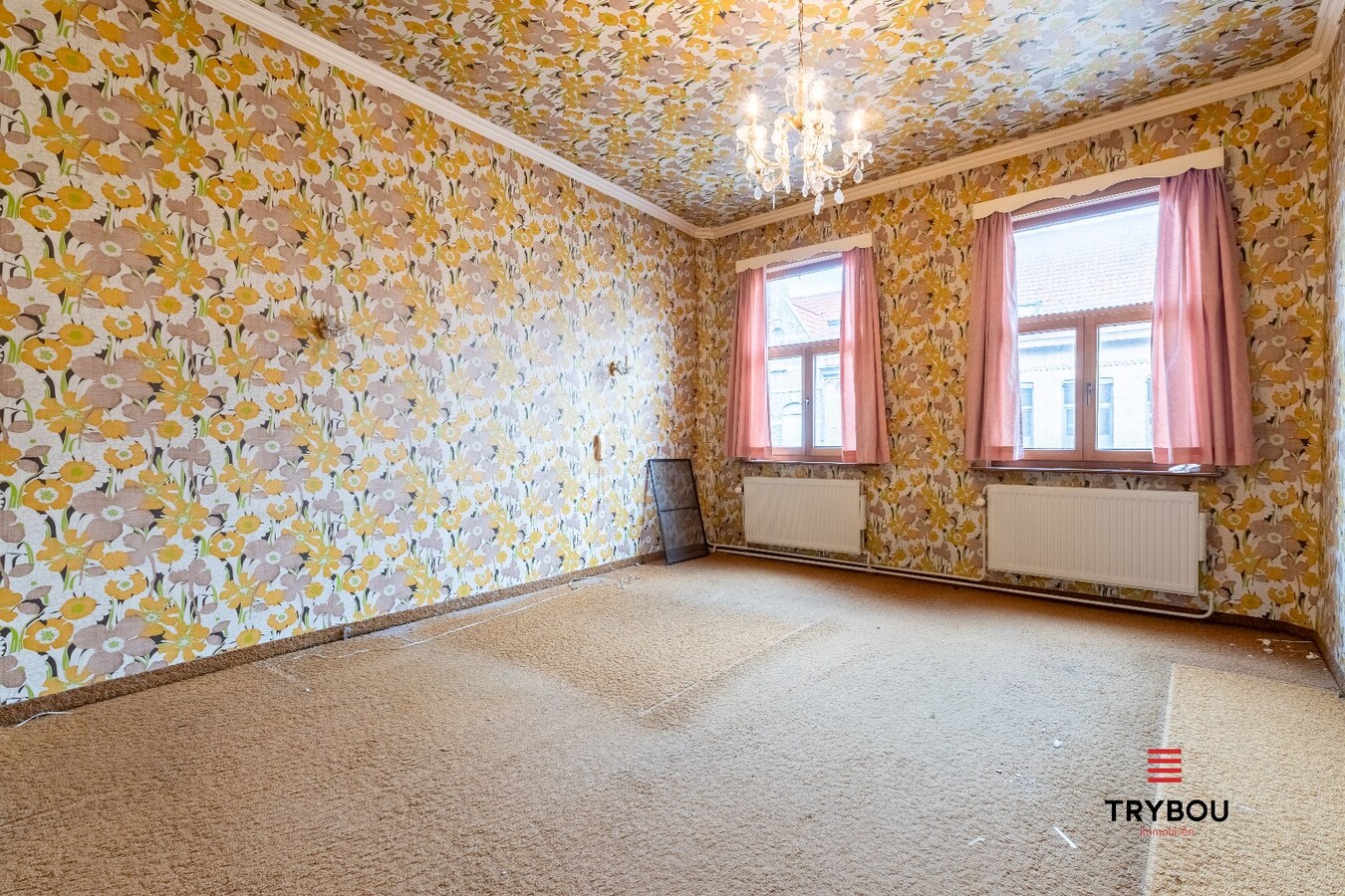 🏠 Te koop in het hart van Diksmuide – Woning met woon-winkelcombinatie en charmant stadstuintje 