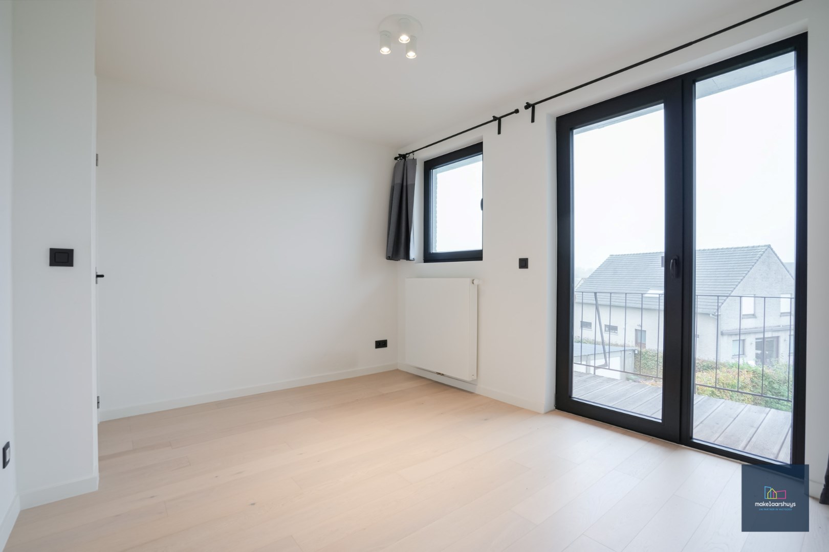 Instapklaar 3slp. app. met garage. 