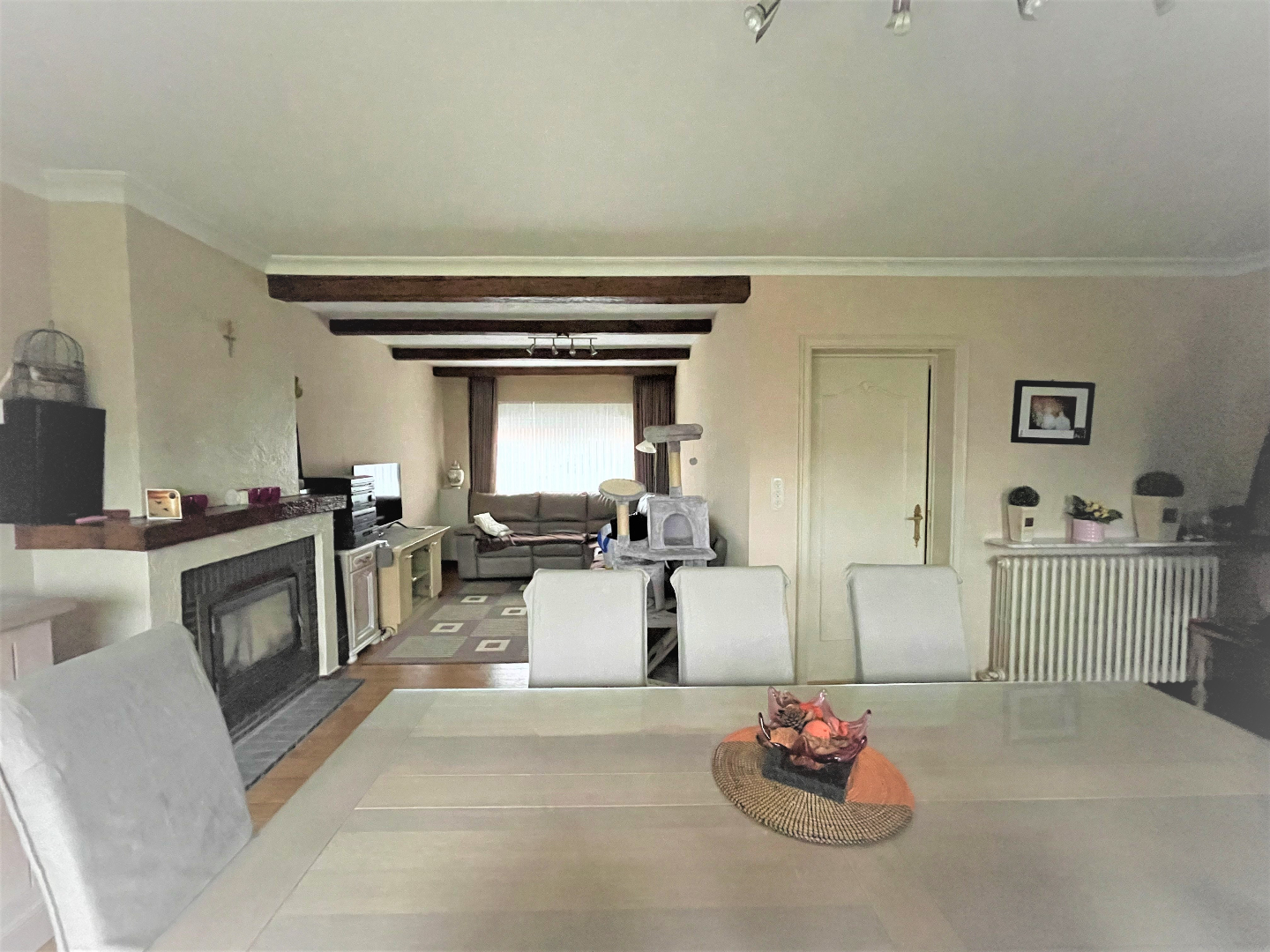 Woning met 3 slaapkamers en garage in rustige buurt 