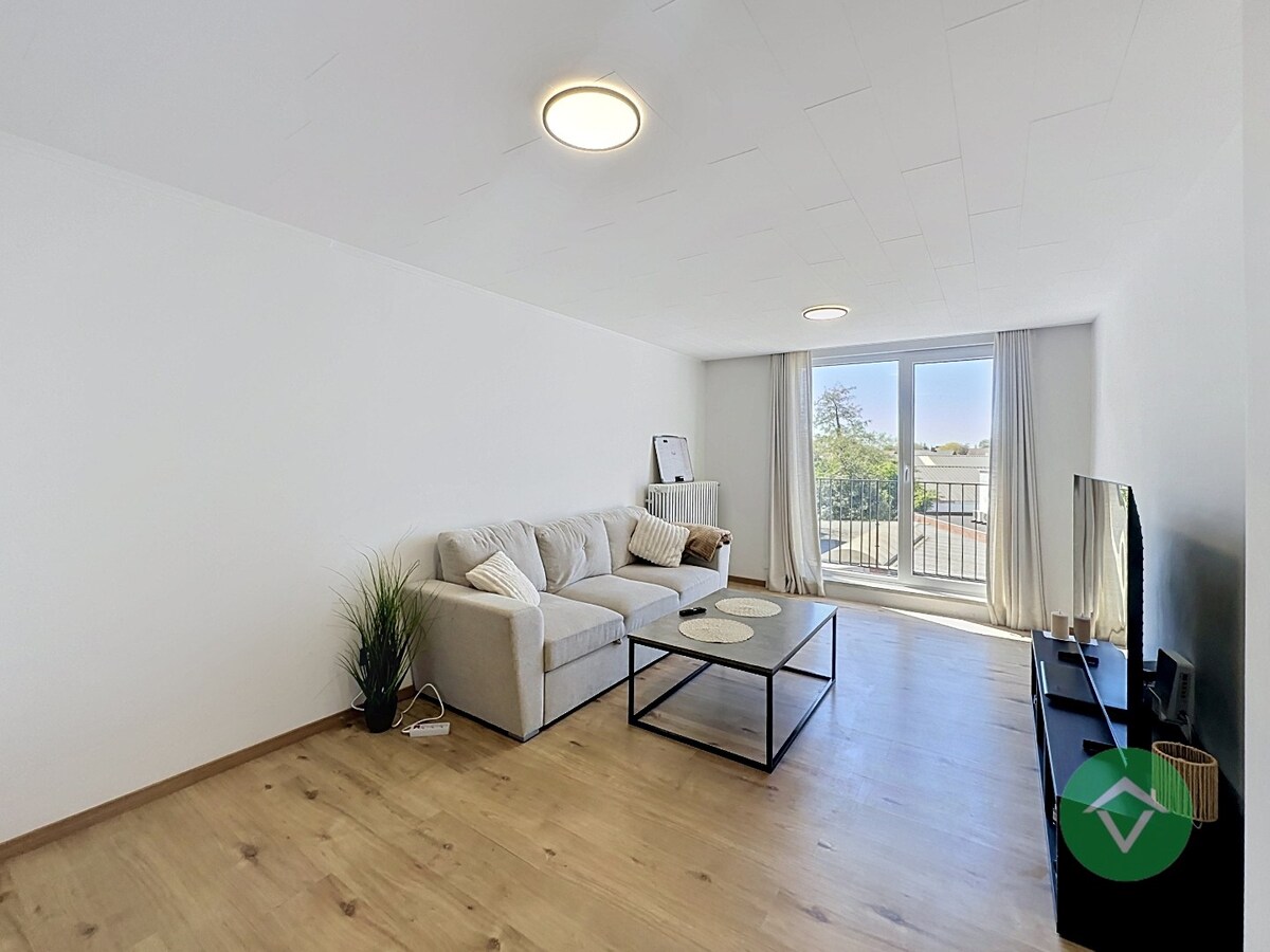 Ruim duplex-appartement met 2 slaapkamers en terrassen in hartje Torhout 