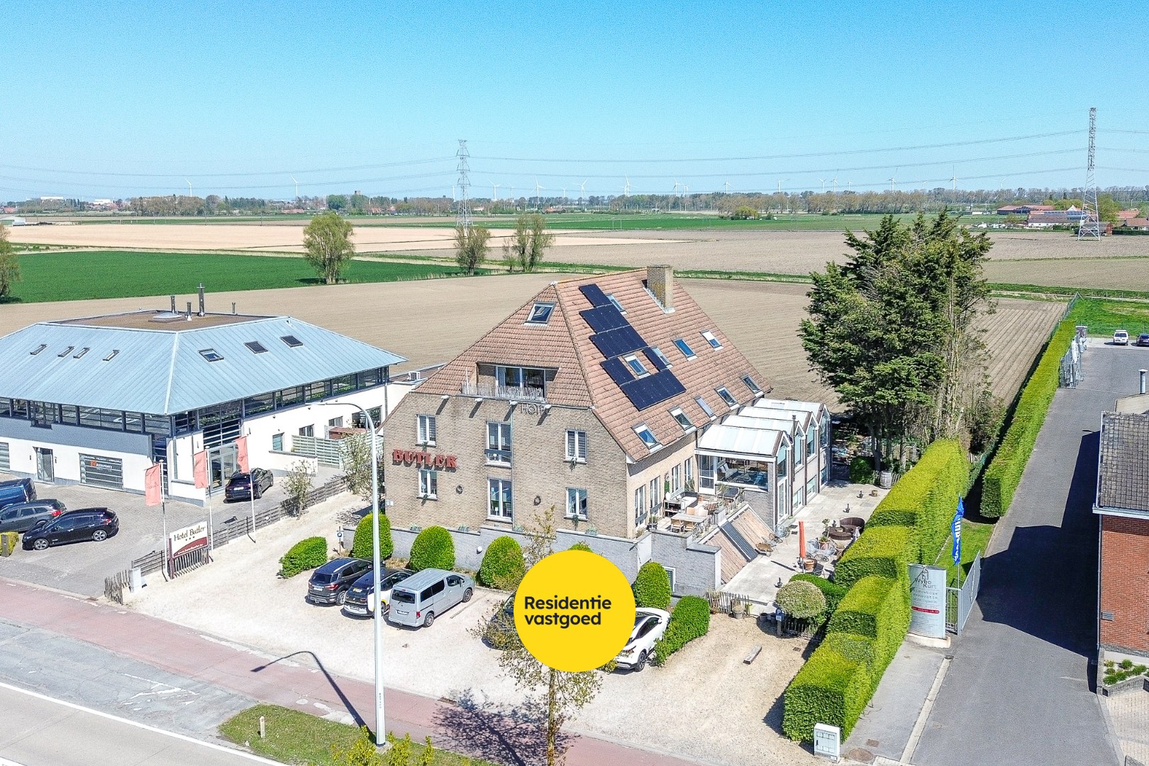 Unieke investeringskans: karaktervol hotel met 18 kamers &amp; woonmogelijkheden te koop! 