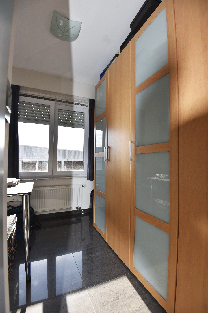 Recent 1 slpk app. zonnig terras en garage rustig gelegen te centrum Eeklo 