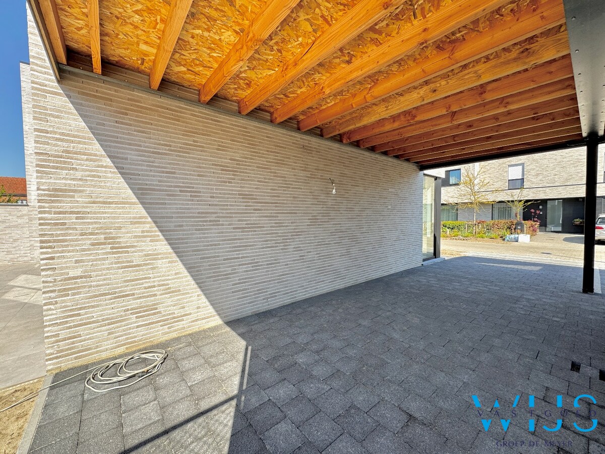 Moderne nieuwbouwwoning met 3 slaapkamers in rustige woonwijk te Oosteeklo 
