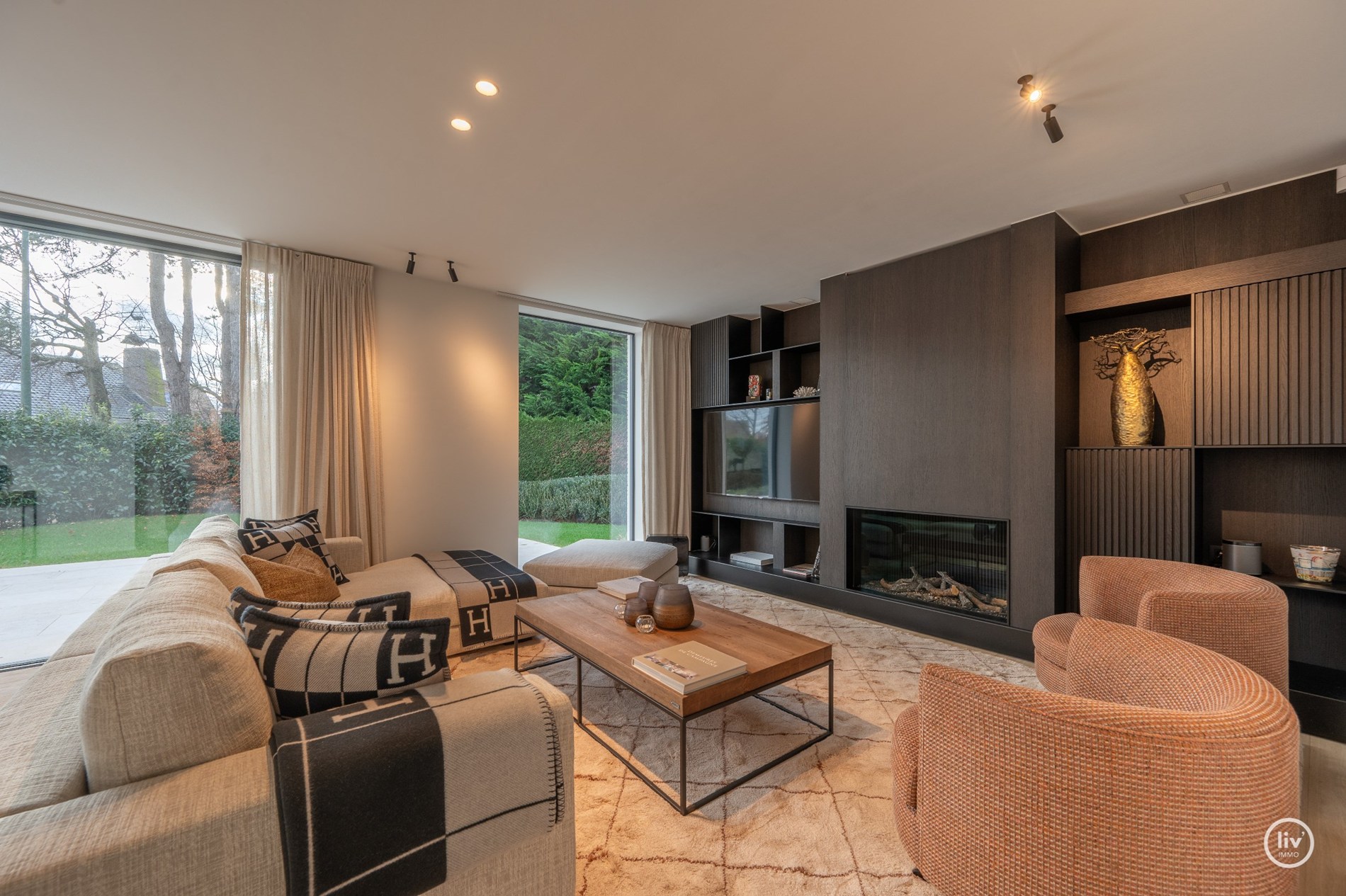 Superbe villa charmante, entièrement rénovée et joliment située dans un quartier résidentiel calme à proximité du centre de Knokke. 