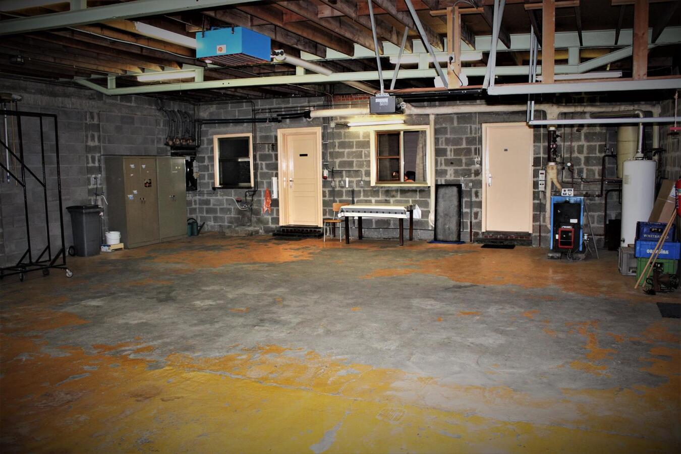 Woning (5 slaapkamers) met vergunde horecazaak (café), studio, recreatieterrein en weides op ca. 1.5ha te Kortenaken (Vlaams-Brabant) 