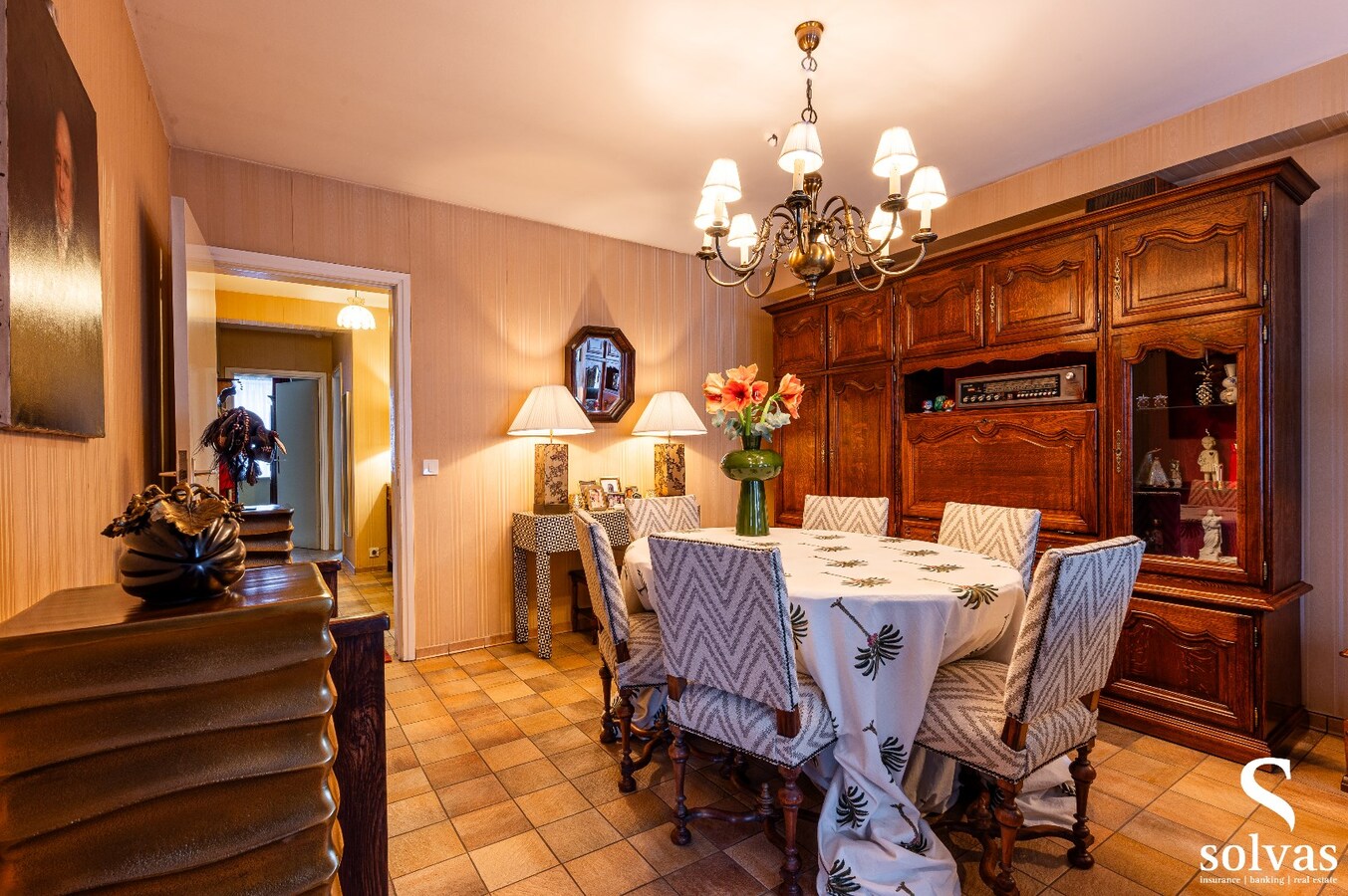 Gebouw met 4 appartementen en 2 handelspanden in centrum Maldegem 