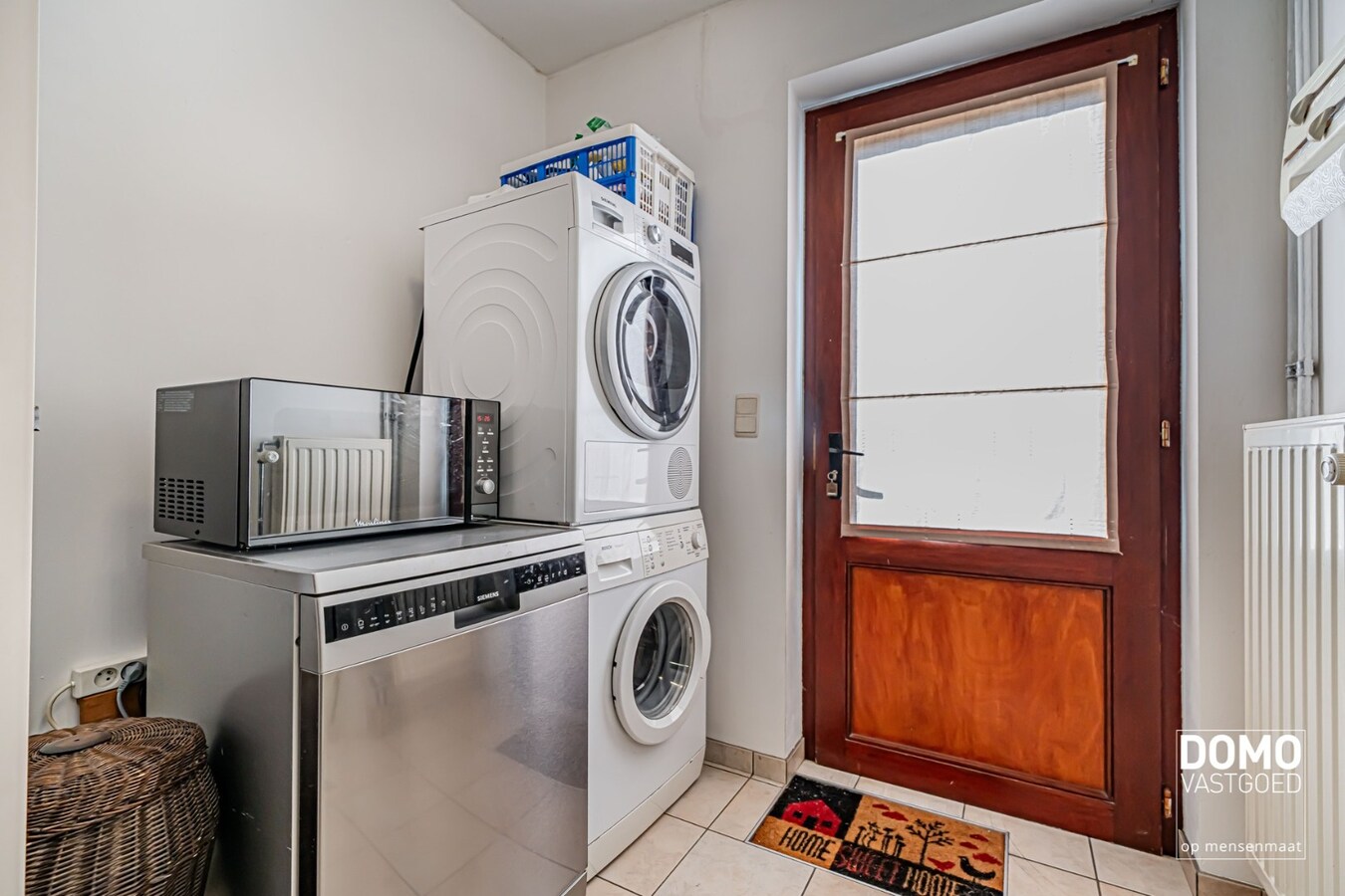 ZUIDWESTELIJK GEORIËNTEERDE DOORZONWONING MET LICHTRIJKE AANBOUW, GEZELLIGE TUIN EN RUIME GARAGE TE KURINGEN (HASSELT) 