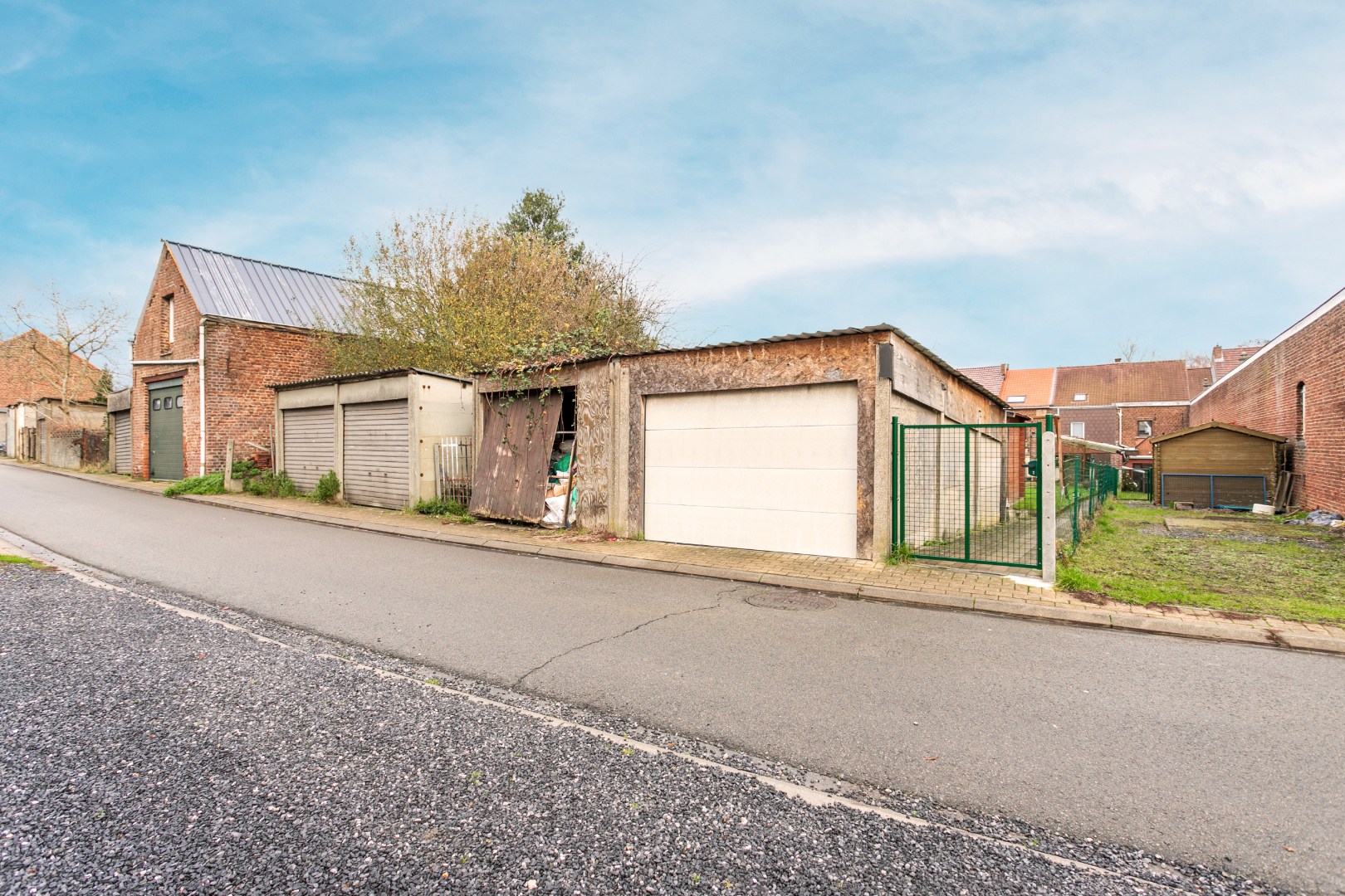 Instapklare woning met 3 slaapkamers, veranda en garagebox in Lembeek 
