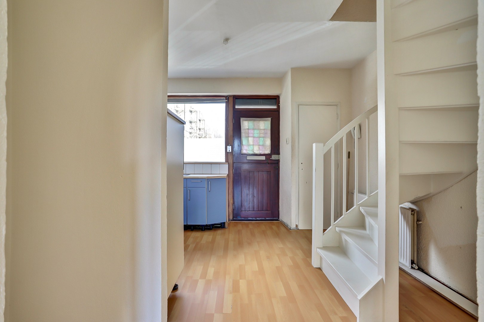 Ruime 4-kamer maisonnette op het Kreekplein, met balkon op het westen, berging in de onderbouw en gelegen op eigen grond. 