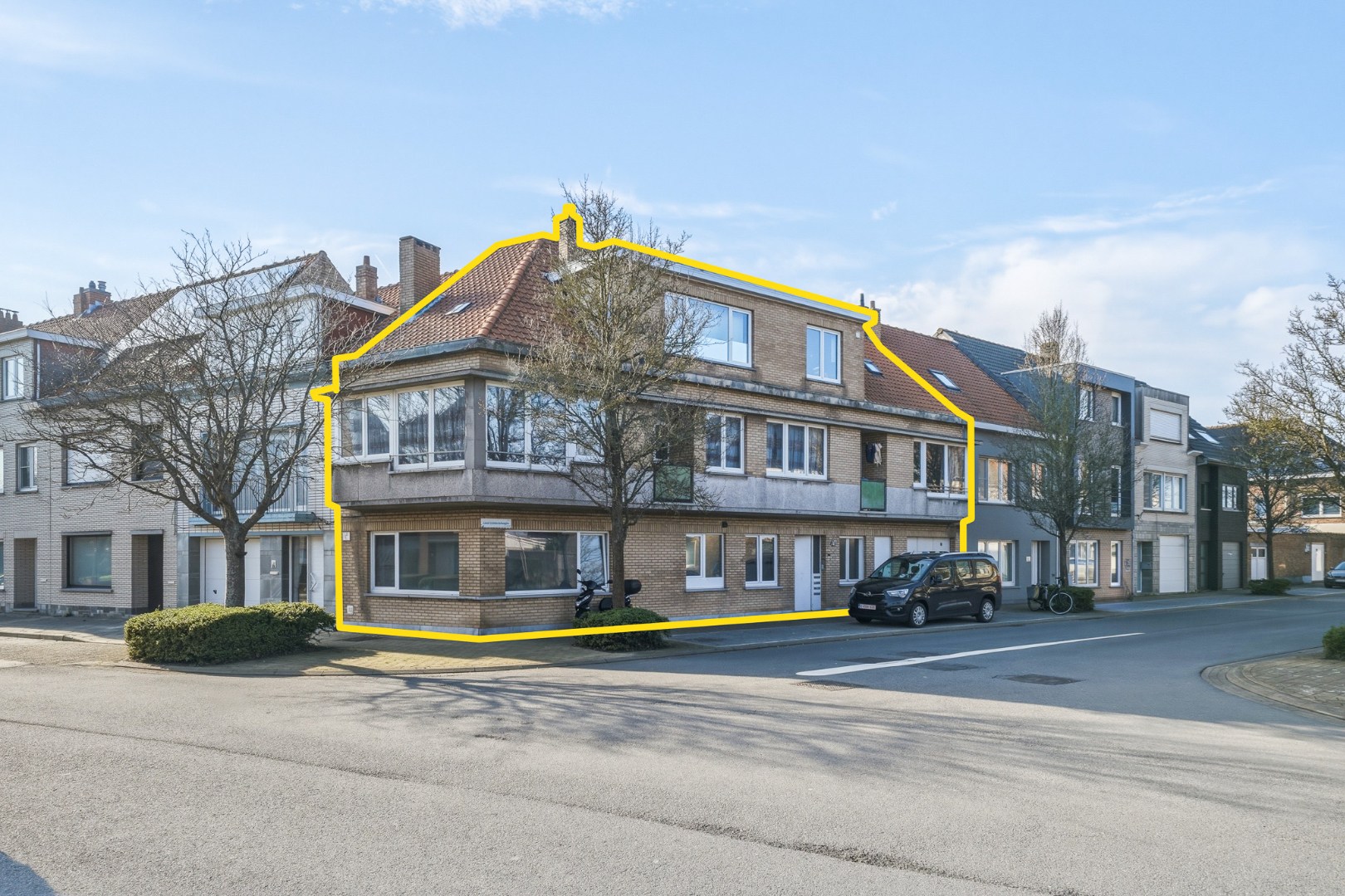 Opbrengsteigendom met 4 (vergunde) appartementen en garage te Bredene - Rendement 6,12% 