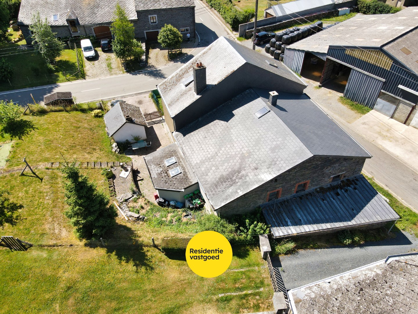 Unieke eigendom met woning, appartement en een bouwgrond! 