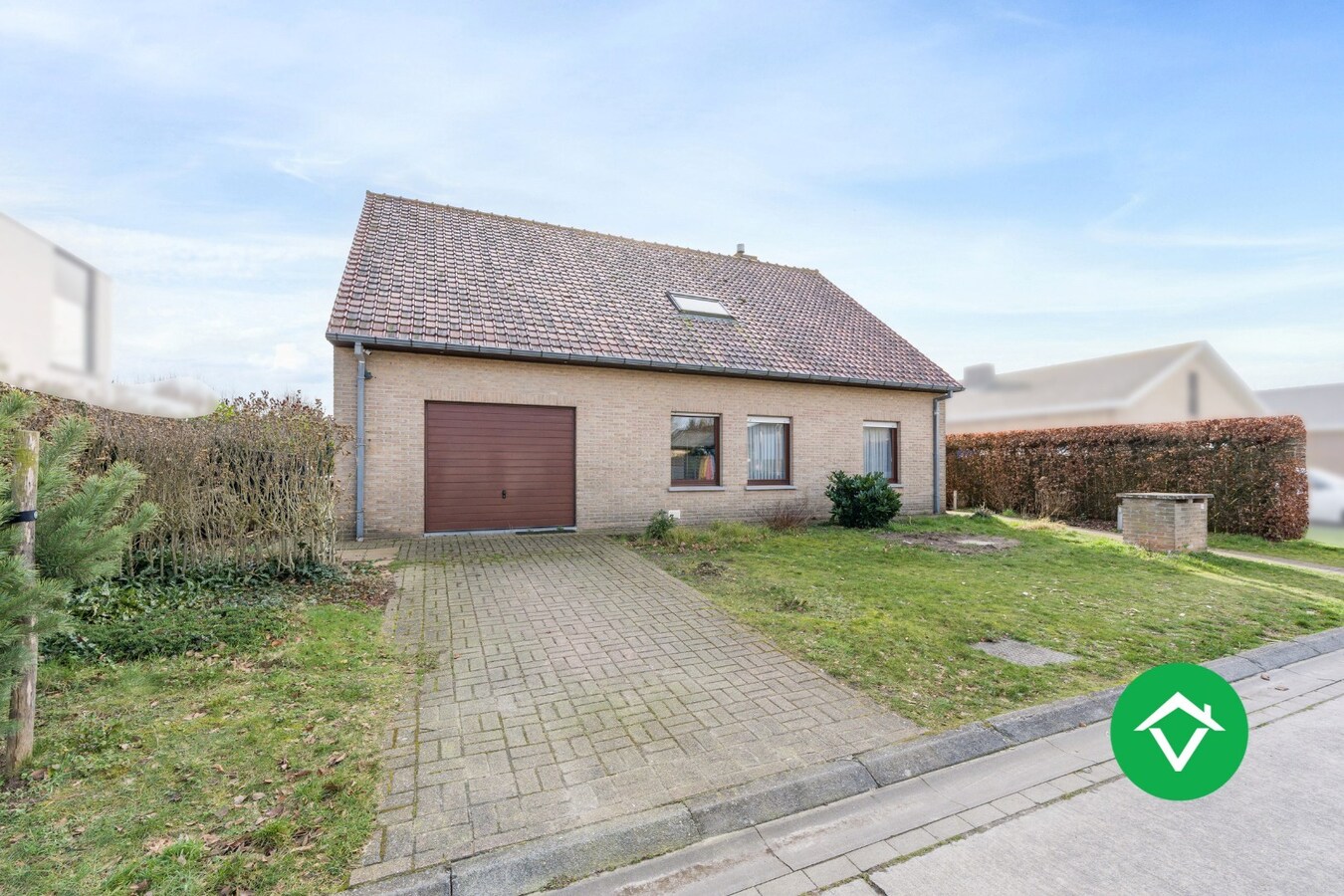 Alleenstaande woning met 5 slaapkamers en garage te Koekelare 