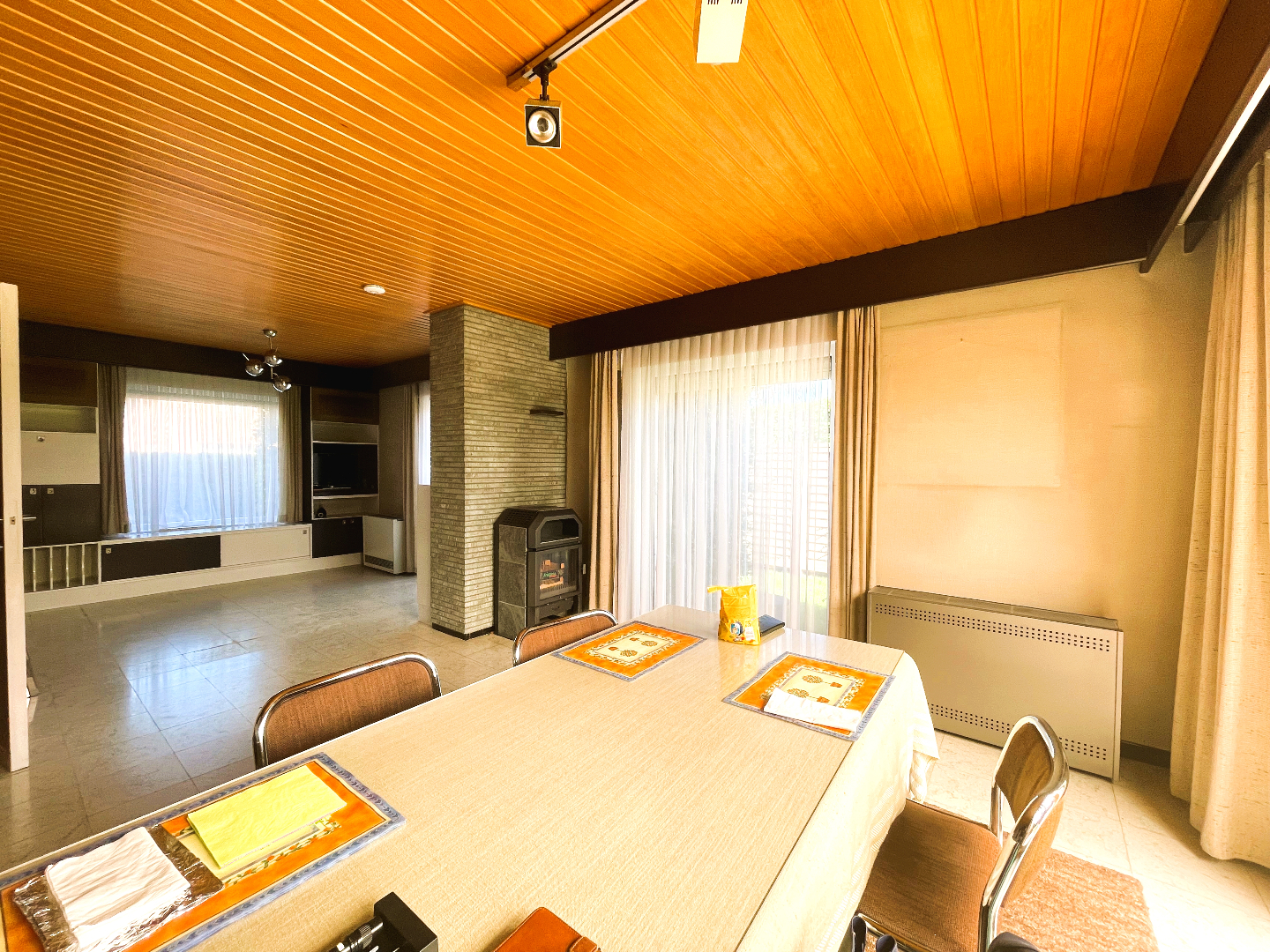 Halfopen bebouwing met 4 slaapkamers en leuke tuin 