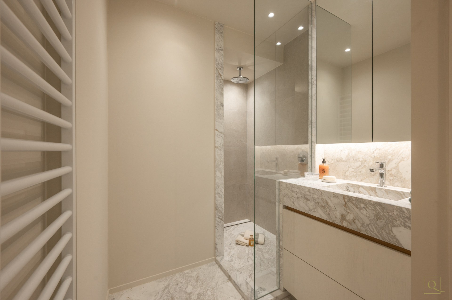 Prachtig gerenoveerd 3-SLPK-appartement nabij de Zeedijk 