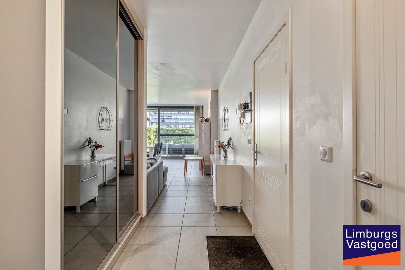 Gelijkvloers appartement (105m²), 2 slpk, tuin/terras, autostaanplaats + kelderberging 