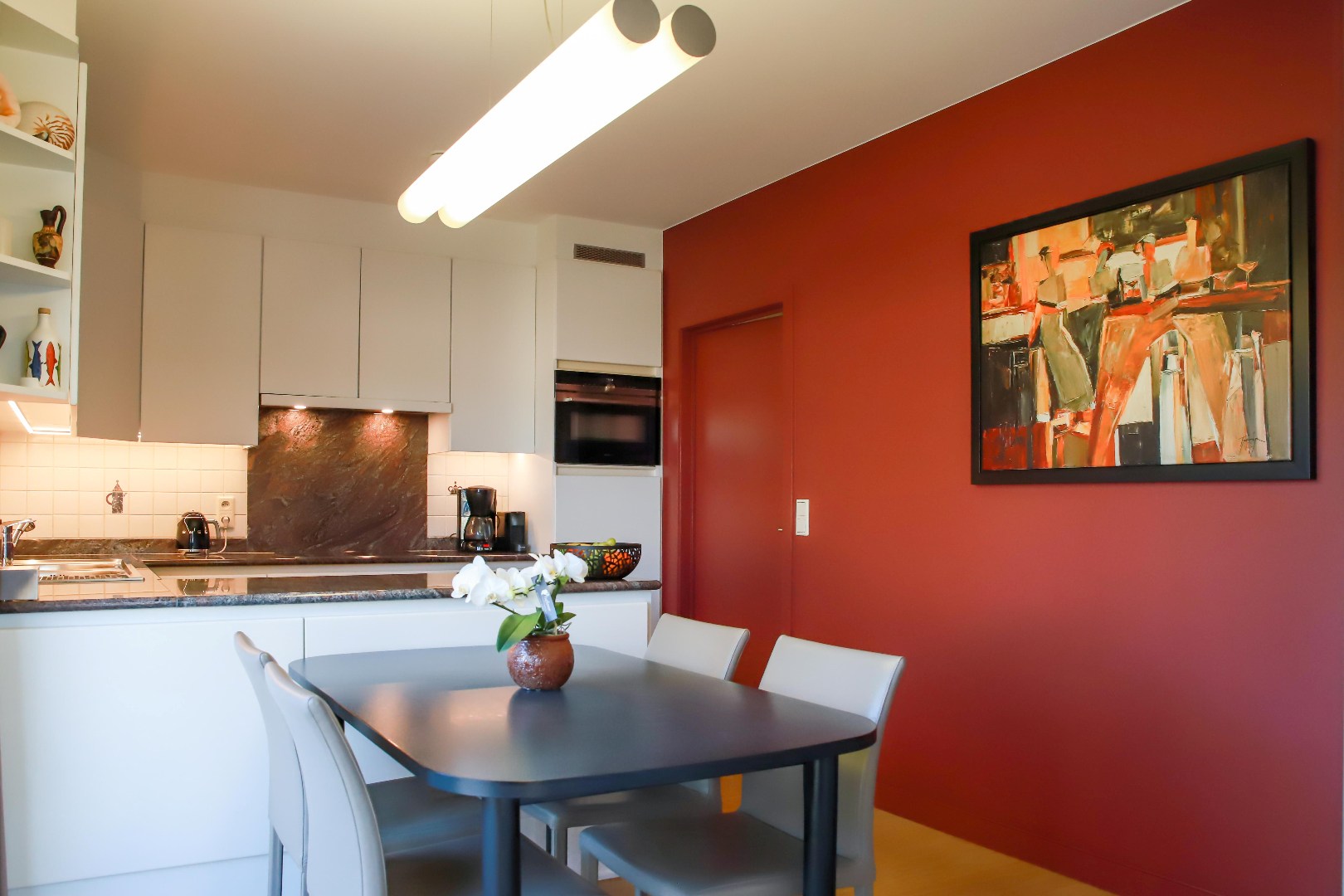 Prachtige alleenstaande woning met garage, carport en tuin op 648m² 