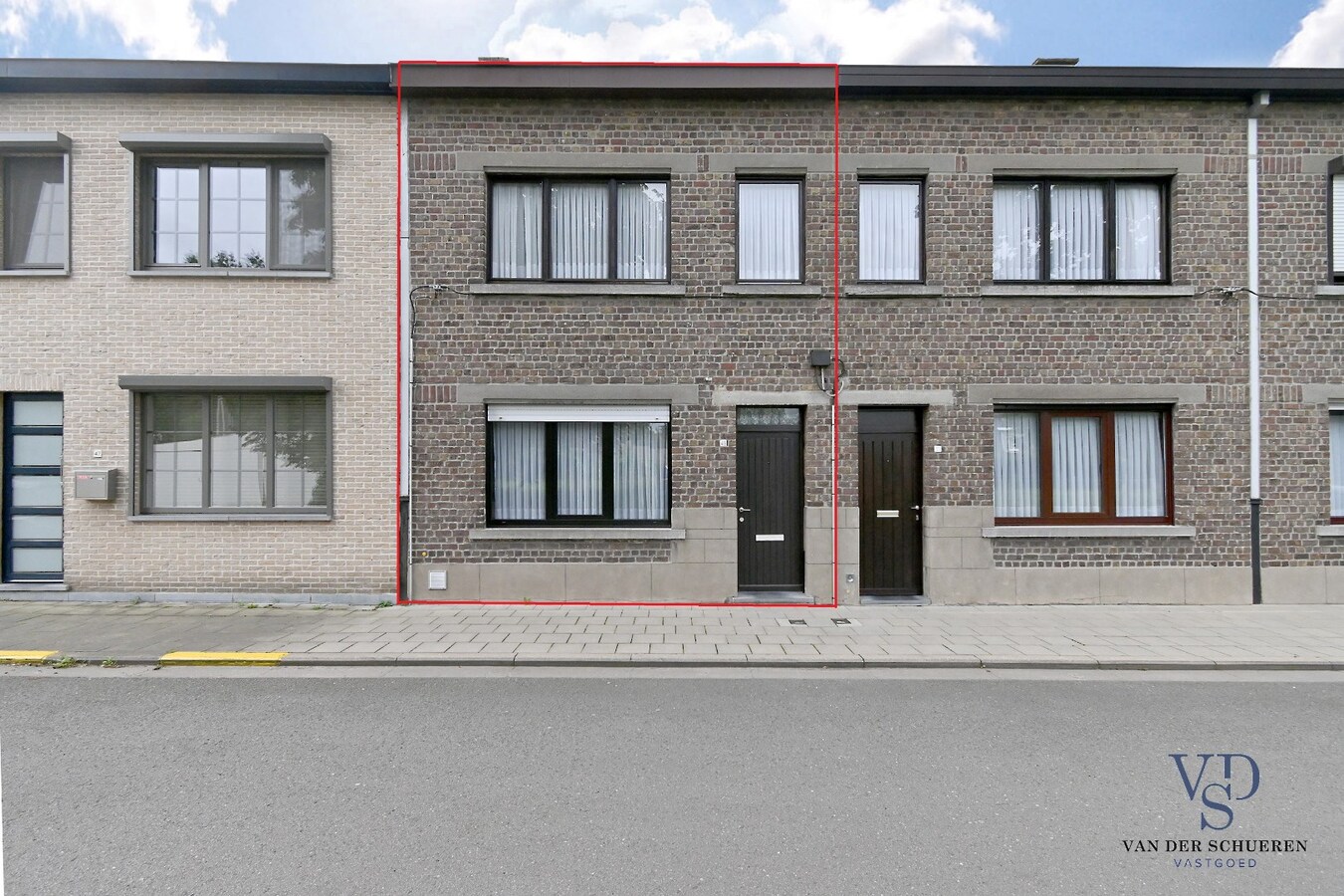 Degelijke rijwoning. 