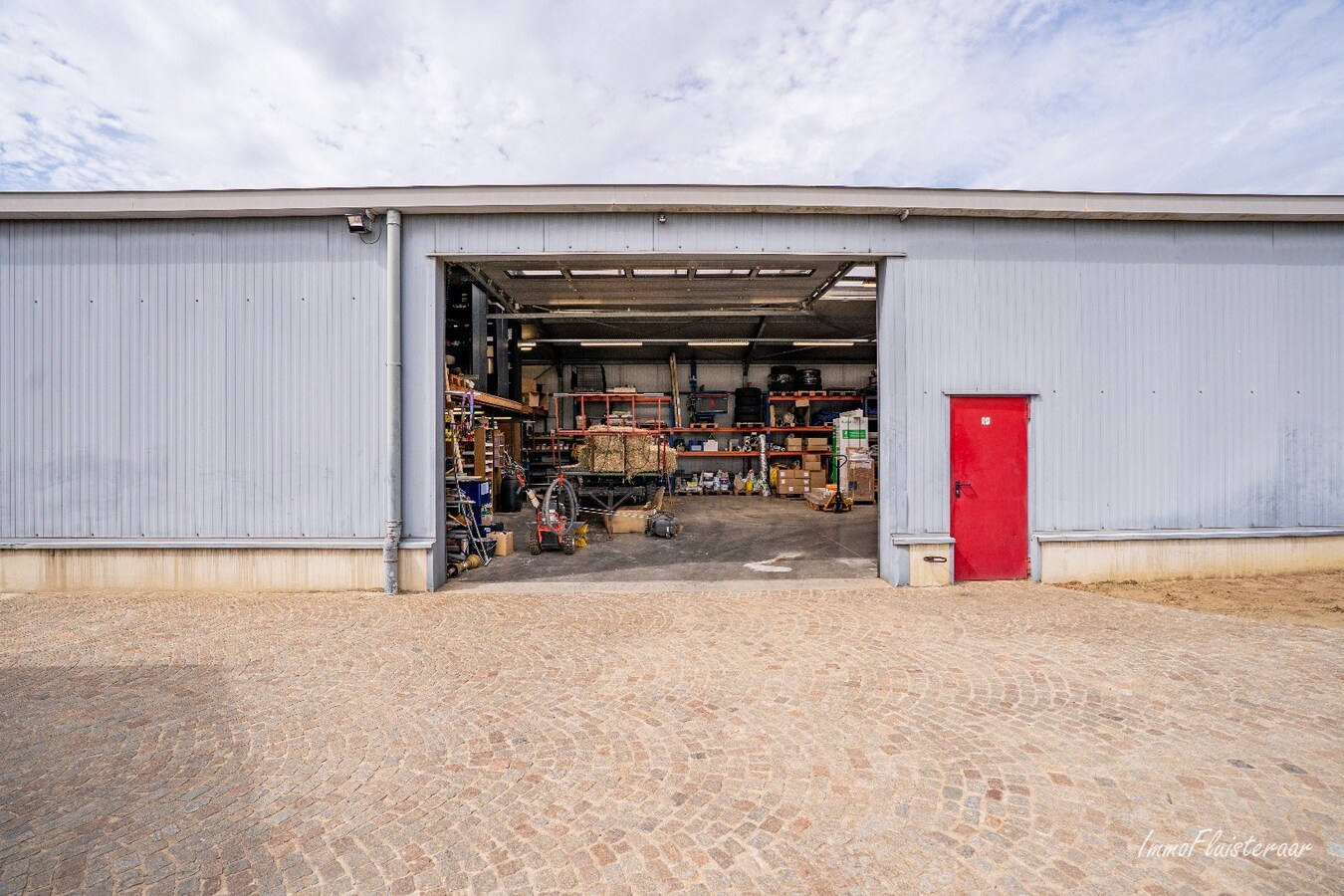 Woning met paardenstallen en loods op ca. 50 are te Rillaar 