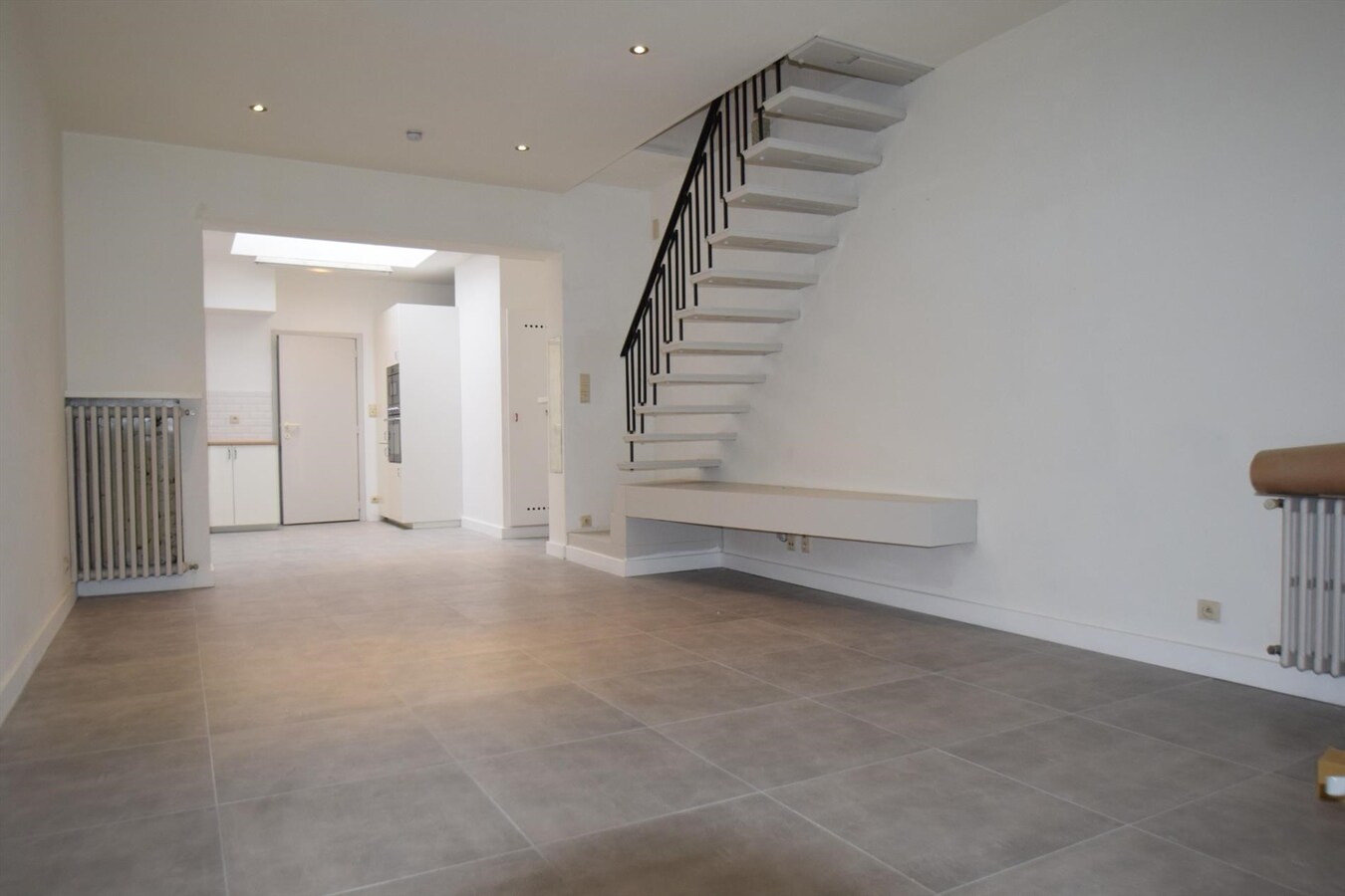 Ruime woning nabij Sint-Amandsplein, vlot bereikbaar 