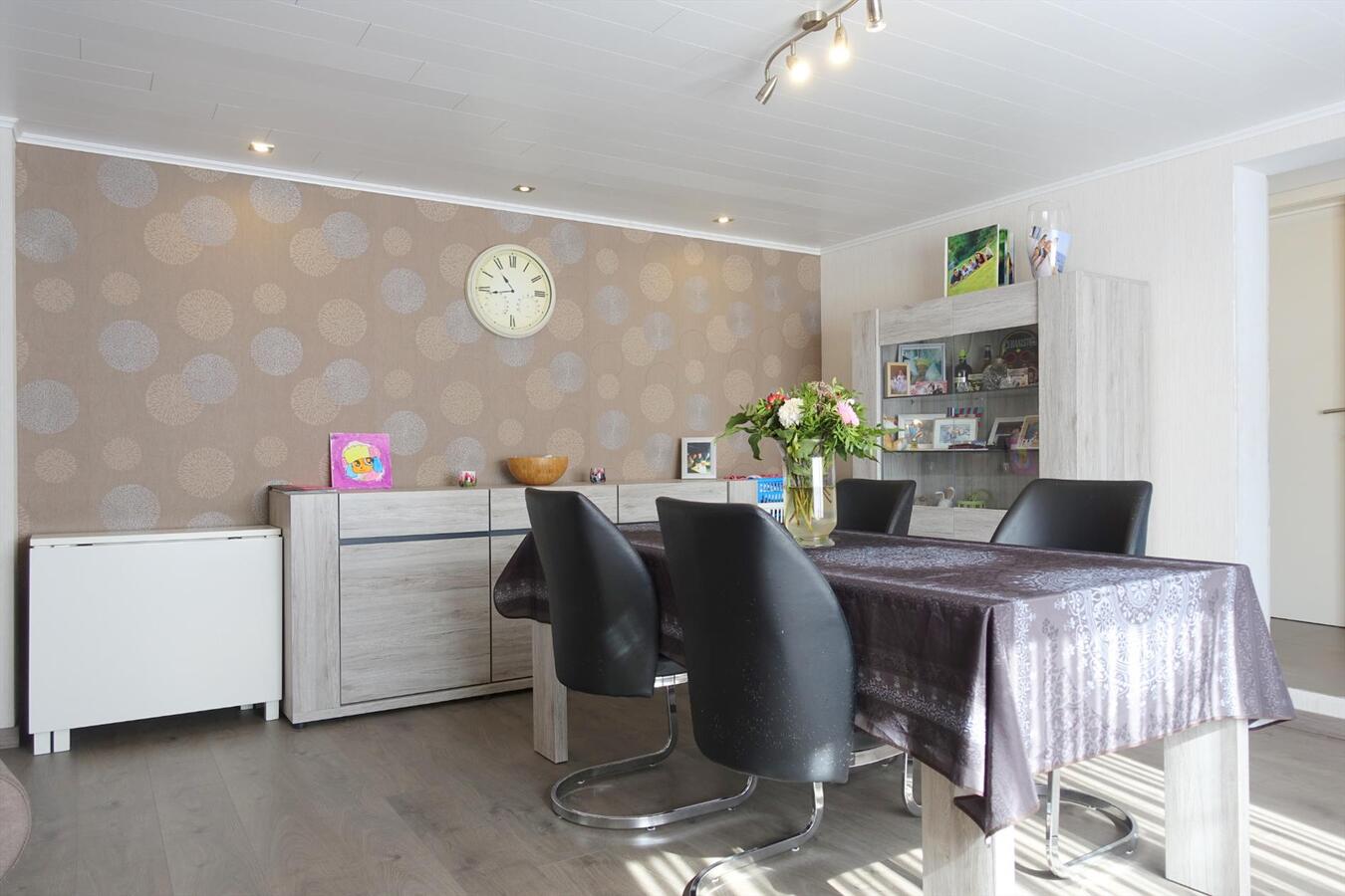 Zonnige charmante half-open woning 