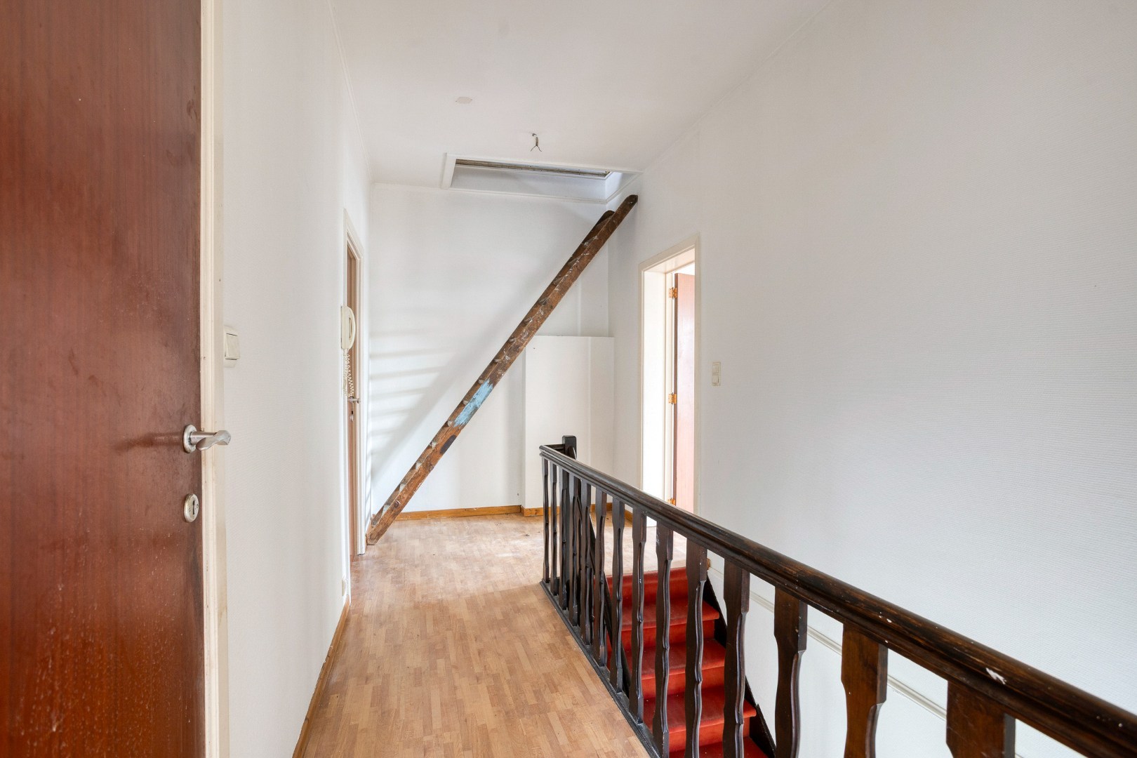 TE RENOVEREN WONING met 2 woonéénheden en tuin – 1640 SINT-GENESIUS-RODE 