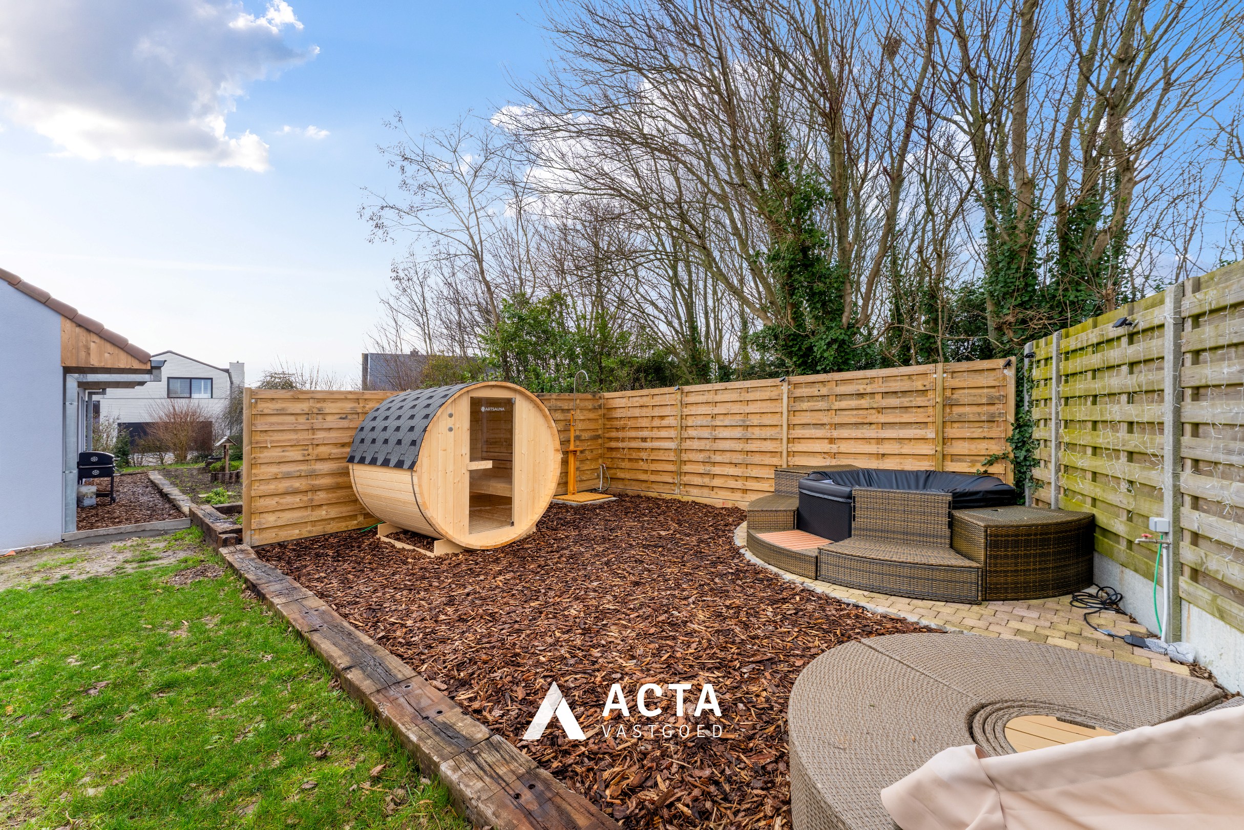 Gerenoveerde villa met vier slaapkamers in de Vicognewijk! 