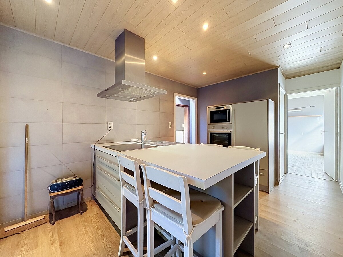 Ruime sixties villa op 3.630m² nabij dorpskern Steenhuize 