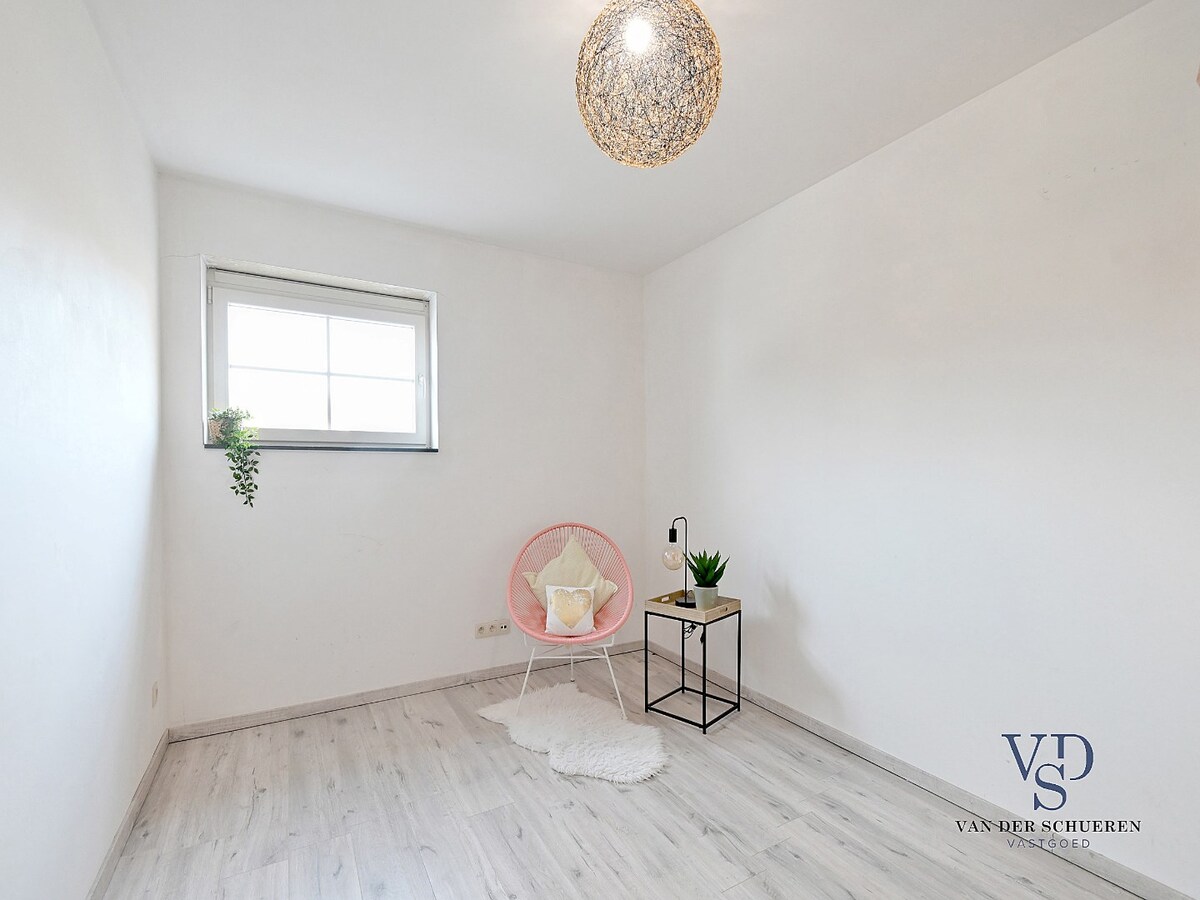 Recente pastorijwoning in hartje Dikkelvenne. 