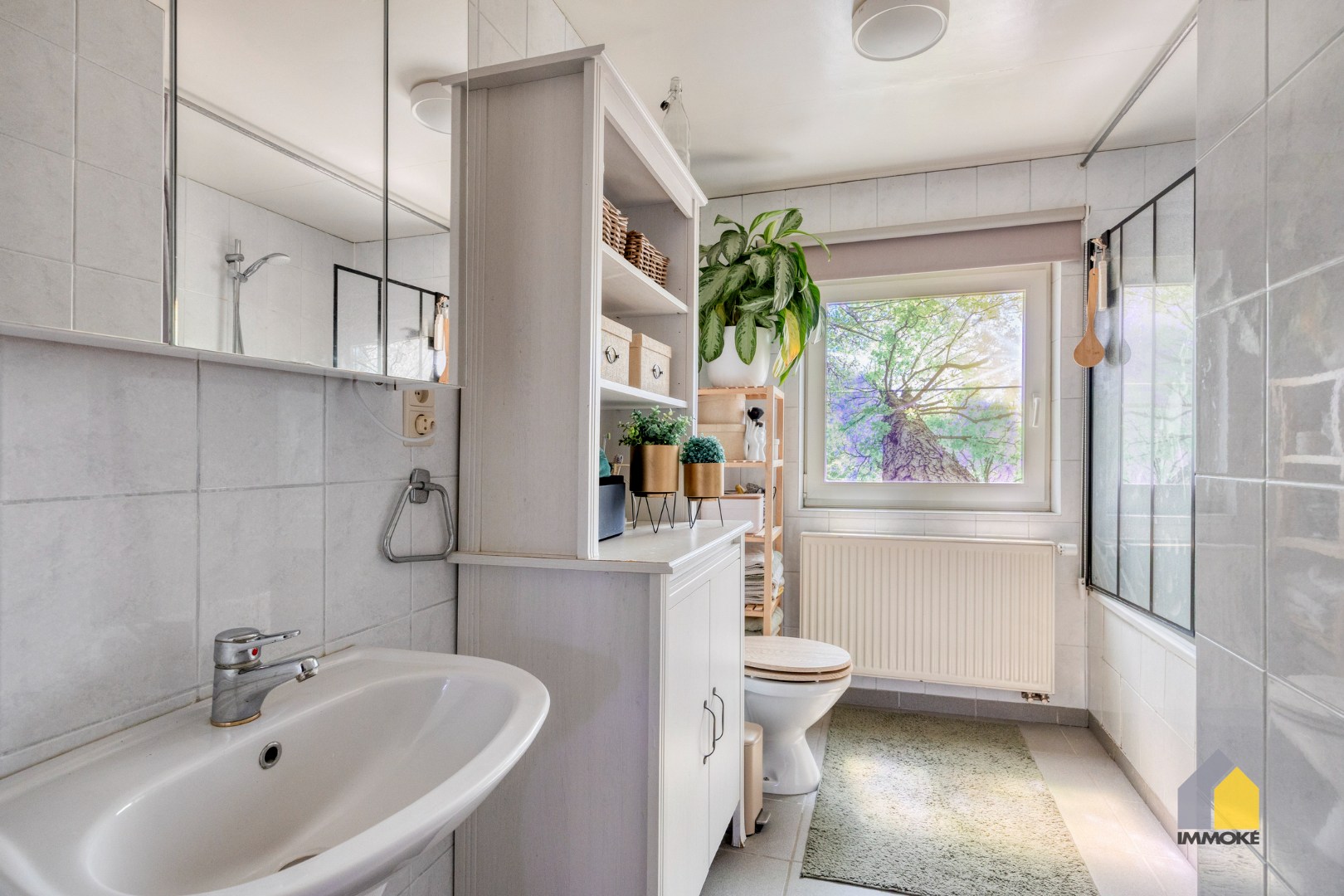 Energiezuinige, halfvrijstaande woning op 2a 82ca met 3 slpk, mooie tuin en carport. 